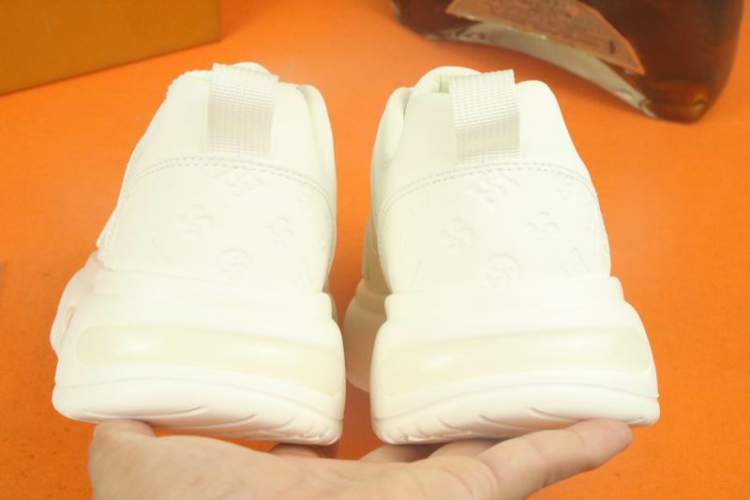 Picture of Louis Vuitton Shoes _SKULVsz38-43mnf102417288